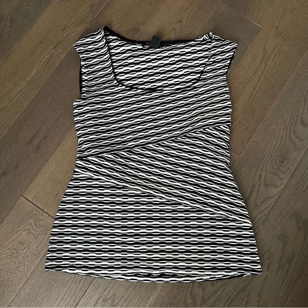 White House Black Market Black and White Fitted Tank Top Size Large